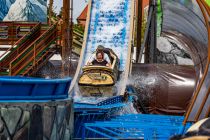Natürlich gibt es auch eine schnellere Abfahrt mit einem ordentlichen Splash. • © ummet-eck.de / kirmesecke.de