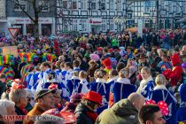 Dräulzer Weiberfastnacht - Drolshagen - Der Zug kam ein wenig ins Stocken, was der guten Laune keinen Abbruch tat. • © ummeteck.de - Silke Schön