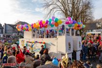 Dräulzer Weiberfastnacht - Drolshagen - Der letzte Wagen beim Altweiberumzug. • © ummeteck.de - Silke Schön