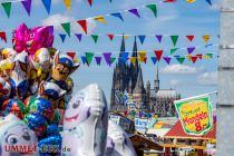 Ausblick von der Kirmes auf den Dom - Die Lage am Rhein mit der Aussicht auf den Kölner Dom ist jedenfalls einfach nur herrlich! • © ummet-eck.de - Schön