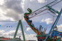 Kirmes Köln-Deutz Frühling 2023 - Bilder - Nessy und im Hintergrund die Severinsbrücke. • © ummet-eck.de - Christian Schön