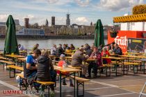 Kirmes Köln-Deutz Frühling 2023 - Bilder - Ein wunderschöner Ort für ein Päuschen mit Blick auf den Rhein. • © ummet-eck.de - Christian Schön