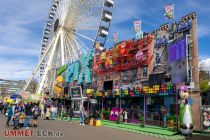 Kölner Frühlingsvolksfest 2023 - Köln-Deutz - Am Laser Pix gab es guten Andrang. Hier kannst Du während der Fahrt mit Laserpistolen schießen. • © ummet-eck.de - Schön