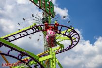 Sprödentalkirmes Frühjahr 2023 - Krefeld - Euro Coaster - Hier hängt man in einer Gondel an den Schienen. • © ummet-eck.de - Christian Schön