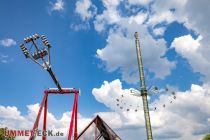 Sprödentalkirmes Frühjahr 2023 - Krefeld - Bilder - Links Excalibur und rechts der Jules Verne Tower. • © ummet-eck.de - Schön