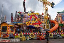 Krumm & Schiefbau (Hartmann) - Kirmes-Laufgeschäft - Der Krumm & Schief Bau ist ein Laufgeschäft der Schaustellerfamilie Hartmann aus Iserlohn. • © ummeteck.de - Schön