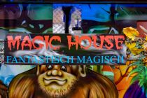 Das Magic House ist ein Laufgeschäft des Schaustellerbetriebes Hinrichs, • © ummet-eck.de / kirmesecke.de