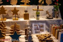 Weihnachtliche Holz-Deko. • © 