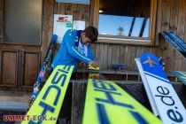 Vorbereitung der Sprungski - Wenn man ordentlich wachst und die Skier pflegt, hat man Vorteile. • © ummeteck.de - Silke Schön