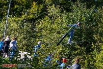 Wettkampf im Skispringen in Meinerzhagen - Und ziiiieh! Der Schanzenrekord auf dieser Schanze liegt bei 68,5 Metern - wurde heute aber nicht geknackt (maximale Weite heute: 67 Meter). • © ummeteck.de - Silke Schön