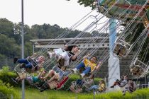 Einen Kettenflieger gibt es auch auf der Mega Kirmes. Er kommt vom lokalen Schausteller Fuhrmann. • © ummet-eck.de / christian schön