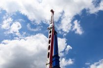 55 Meter höher - Während die eine Gondel noch beladen wird, sitzen die Passagiere von Gondel zwei in 55 Metern Höhe erstmal fest. • © ummet-eck.de / christian schön