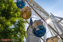 Movie Star 1 (Landwermann-Henschel) - Riesenrad - Bilder 2023 - Aus den 26 offenen Gondeln hast Du eine Spitzen-Aussicht auf das Kirmesgelände oder die Stadt.  • © ummet-eck.de - Schön