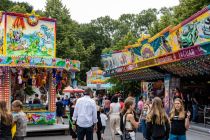 Trotz der angekündigten Gewitter hatten sich dann doch schon einige Leute auf den Parkplatz beim Dornseifer verirrt. • © ummet-eck.de / christian schön