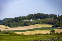 Flugplatz Küntrop - Neuenrade - Märkischer Kreis - Anflug eines Segelflugzeugs auf den Flugplatz, der zwischen Neuenrade und Balve im Märkischen Kreis liegt. • © ummet-eck.de - Schön