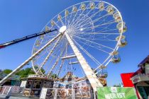 NordernEye (Glöss) - Riesenrad - Kirmes - Hier noch ein Bild während des Aufbaus. • © Alexandra Weich