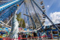 Riesenrad Osterkirmes Düsseldorf 2023 - Die Freiheitsstatue am Liberty Wheel. • © ummet-eck.de - Christian Schön