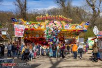 Osterkirmes Düsseldorf 2023 - Bilder - Der Schlager-Express als Berg- und Talbahn ist immer beliebt. • © ummet-eck.de - Silke Schön