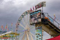 Das Riesenrad Roue Parisienne hier eingerahmt von der Crazy Mouse und der Euro Rutsche. • © ummet-eck.de