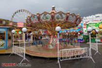 Mini-Kettenflieger - Der schöne Barock-Kettenflieger kommt vom Schaustellerbetrieb Meeß. • © ummet-eck.de