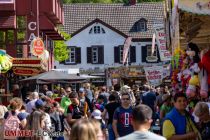 Im Jahr 2023 findet wieder eine Pfingstkirmes in Bergisch Gladbach statt, wie immer auf dem Konrad-Adenauer-Platz.  • © ummet-eck.de - Schön