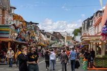 Impressionen - Das Wetter wurde mittlerweile immer besser und die Menschen strömten zur Kirmes. • © ummet-eck.de / christian schön