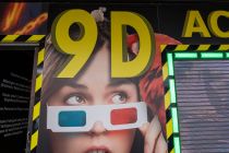 3D-Kino mit bweglichen Sitzen und so weiter gab es in einer etwas ruhigeren Ecke der Kirmes. • © ummet-eck.de / christian schön