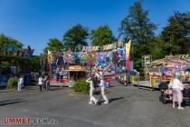 Schützenfest-Kirmes 2023 - Bergneustadt - Bilder - Der Kirmesplatz mit dem Break Dance und dem Musikexpress. • © ummet-eck.de - Silke Schön