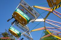 Schützenfest-Kirmes 2023 - Bergneustadt - Hollywood Star - Der Hollywood Star sieht harmlos aus, ist aber durch die drehenden Gondeln durchaus spannend. • © ummet-eck.de - Silke Schön