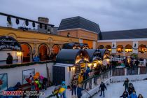 Wintertraum 2022 - Phantasialand - Brühl - Gehen wir noch eine Stunde zurück und schauen uns den Eislaufplatz an. Mit Tunnel und echtem Eis! • © ummeteck.de - Silke Schön