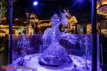 Kaiserplatz Phantasialand Wintertraum - Märchenhaft Kleider sind auf dem Kaiserplatz ausgestellt. • © ummeteck.de - Silke Schön