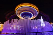 Wellenflug Phantasialand Wintertraum - Der Wellenflug auf dem Kaiserplatz ist im Dunkeln natürlich besonders hübsch anzuschauen. • © ummeteck.de - Silke Schön