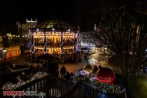 Bilder Wintertraum Phantasialand - Blick auf das Pferdekarussell und den Eingang der Hauptstraße in Alt-Berlin. • © ummeteck.de - Silke Schön