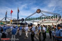 Schützenfestzelt - Und zu guter letzt noch das Schützenzelt. Denn grundsätzlich ist das ganze ja ein Schützenfest mit Kirmes. • © ummet-eck.de / christian schön