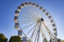 Riesenrad (Scheidacher-Kaiser) - Bilder 2023 - Eine der 26 geschlossenen und damit wetterfesten Gondeln bietet Platz für sechs Personen.  • © ummet-eck.de / kirmesecke.de