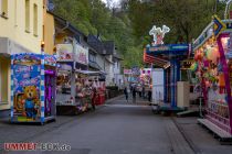 Maikirmes Ründeroth 2023 - Engelskirchen - Bilder - Die Kamperstraße ist gesäumt mit Ständen. • © ummet-eck.de - Schön