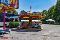 Festumzug Hunswinkel 2022 - Das Kinderkarussell an der Listerhalle beim Schützenfest 2022. • © ummeteck.de - Silke Schön