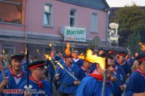 Der Fackelzug des Meinerzhagener Schützenfests ist eins der großen Highlights. Hier der Zug aus dem Jahr 2014. Zur Erinnerung: Kurz vor dem Fackelzug ist noch ein heftiges Gewitter über Meinerzhagen gezogen. • © ummet-eck.de / christian schön