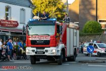 Schützenfest Meinerzhagen: Fackelzug 2022 - Zur Halbzeit der Galerie nochmal ein Dankeschön an alle, die helfen, dass dieses tolle Event überhaupt durchgeführt werden kann. • © ummet-eck.de / christian schön