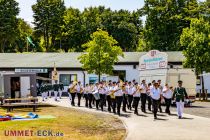 Schützenfest Sondern 2022 - Los ging es an der Biggeseehalle, das ist die Schützenhalle in Sondern. • © ummeteck.de - Silke Schön