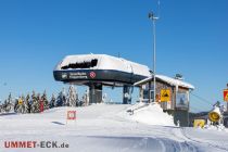 Sesselbahn Poppenberg - Die aktuelle Sesselbahn Poppenberg wurde im großen Umbaujahr 2015 zeitgleich mit der Sesselbahn Büre-Herrloh gebaut. Zeitgleich wurden die alten Sesselbahnen an anderer Stelle wieder aufgebaut. • © ummet-eck.de / christian schön