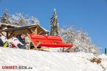 Oder aber in Dreyers Ski-In, wo diese Liegestühle aufgenommen sind. • © ummet-eck.de / christian schön
