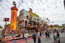 Fire Department - Ein riesiges Lauf- / Fahrgeschäft. Links im Bild ist der neue Freefall-Tower, den man vor dem Laufgeschäft fahren kann. • © ummet-eck.de / christian schön