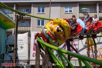 Speedy (Welte) - Familien-Achterbahn - Kirmes - Ein siebengliedriger Zug bietet Platz für 28 Personen pro Fahrt, zwei (schmale) Personen passen nebeneinander.  • © ummet-eck.de - Schön