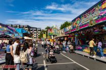 Auf dem Marktplatz in Opladen befindet sich die Kirmes. • © ummeteck.de - Silke Schön