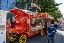 Hot Dog Kutsche - Also verhungern - das mal direkt vorweg - wird auf der Sterkrader Kirmes keiner. • © ummet-eck.de / christian schön