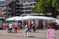 Auf dem kleinen Markt sind einige Festzelte aufgebaut. • © ummet-eck.de / christian schön