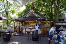 Biergarten im Schatten - Bei über 30 Grad am Mittwoch Nachmittag war das ganz angenehm. • © ummet-eck.de / christian schön