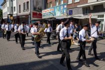 Fahnenzug - mit Feuerwehrkapelle • © ummet-eck.de / christian schön