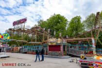 Die niederländische Schaustellerfamilie Buwalda hat mit der Time Machine im Jahr 2021 eine neue Achterbahn auf den Kirmes-Veranstaltungen in der Umgebung etabliert.  • © ummet-eck.de - Schön